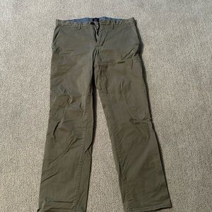 Men’s Gap green khaki dress pants